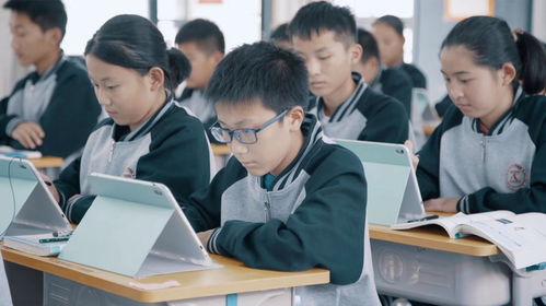 正越 直行 智慧 取勝 鄭州高新區(qū)八一中學創(chuàng)建 智慧課堂 紀實